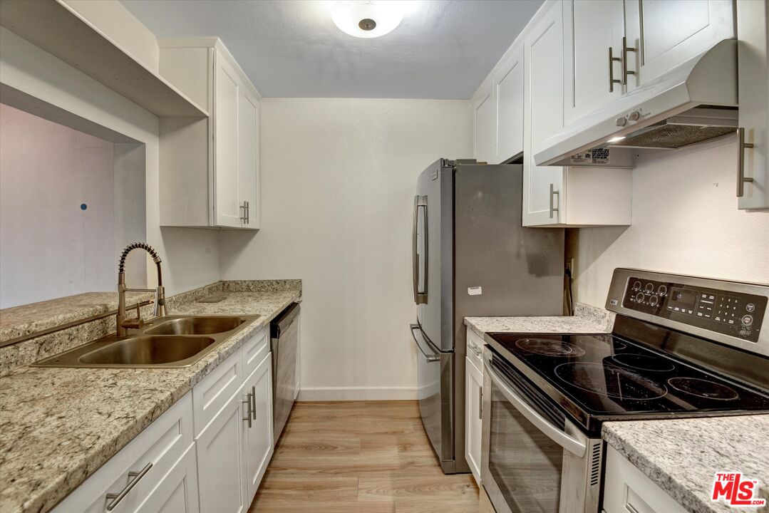 5460 White Oak Ave Unit: A109