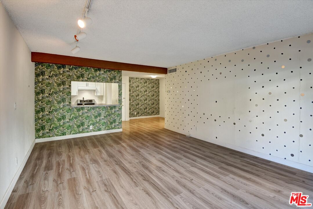 5460 White Oak Ave Unit: A109