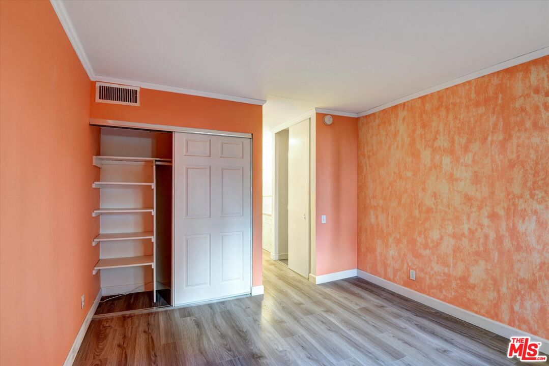 5460 White Oak Ave Unit: A109