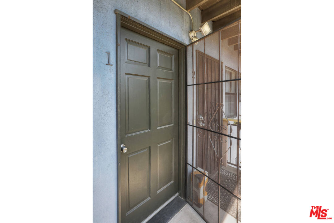 2986 Waverly Dr Unit: 1