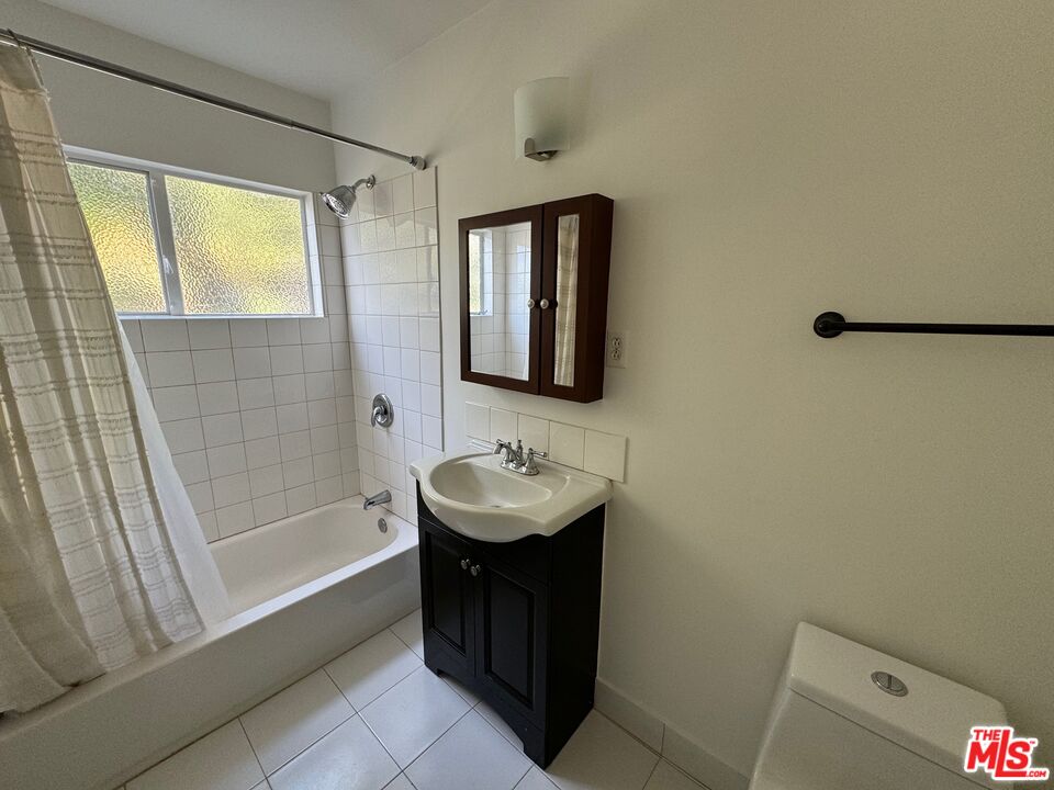 2986 Waverly Dr Unit: 1