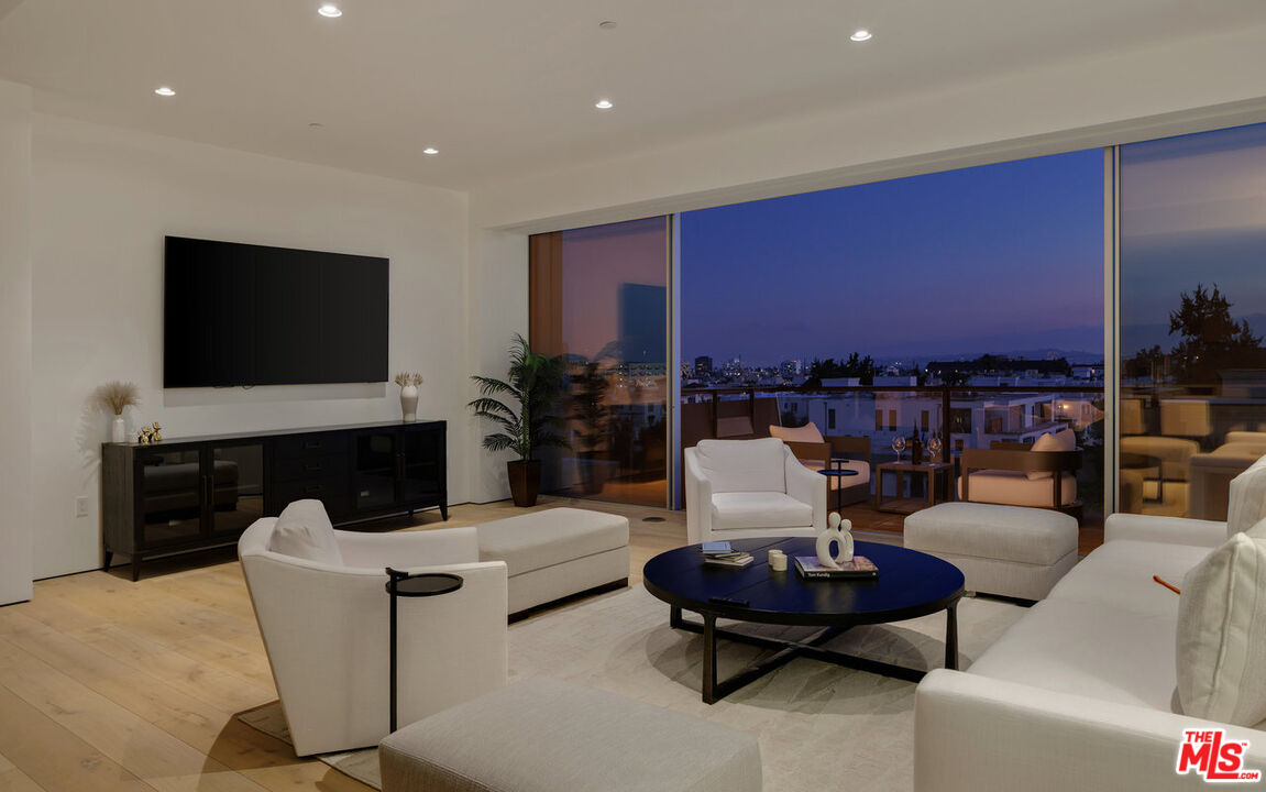 8899 Beverly Blvd Unit: 6G