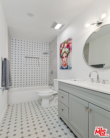 6736 Woodley Ave Unit: 11