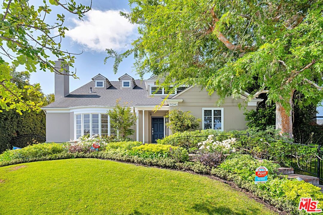 9342 CRESTA DR
