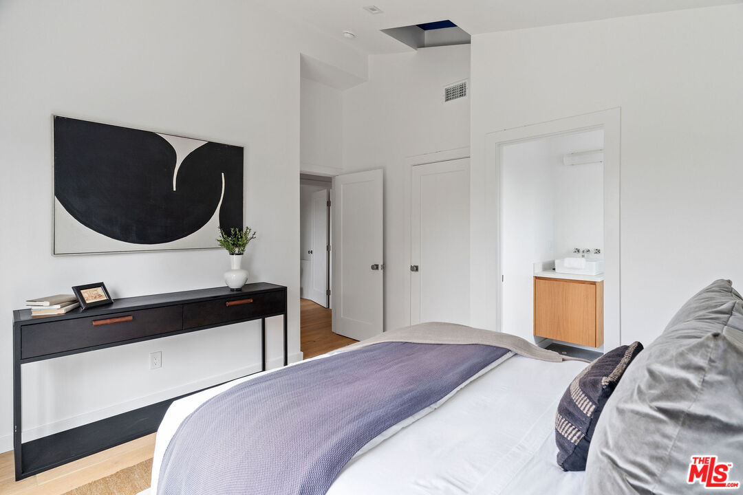 1706 S Carmelina Ave