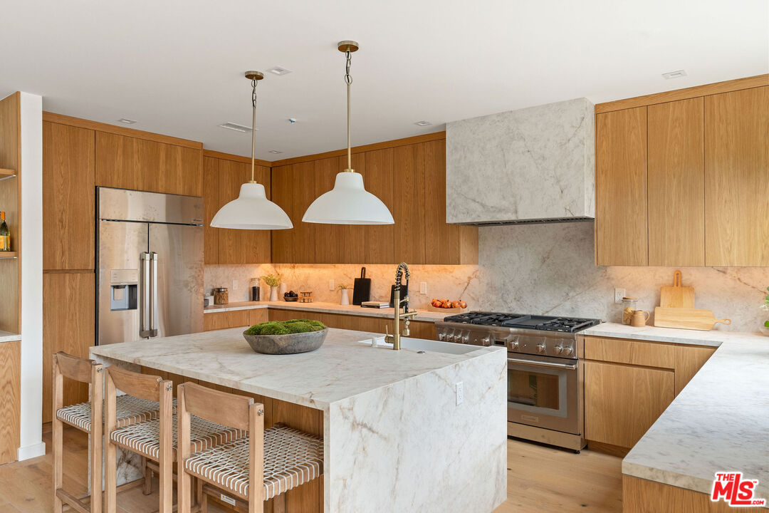 1706 S Carmelina Ave