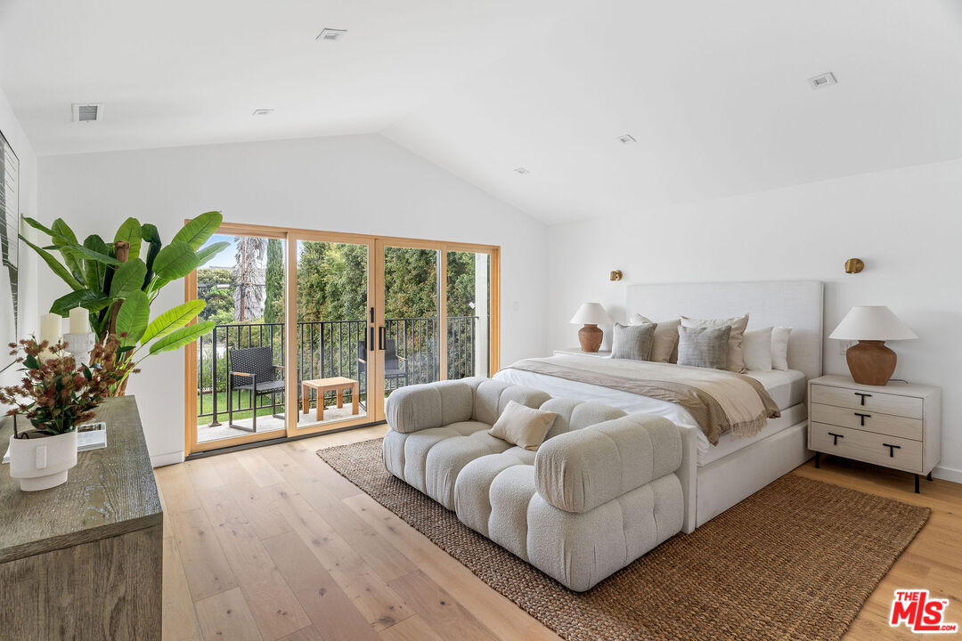 1706 S Carmelina Ave