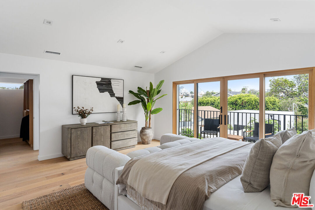 1706 S Carmelina Ave