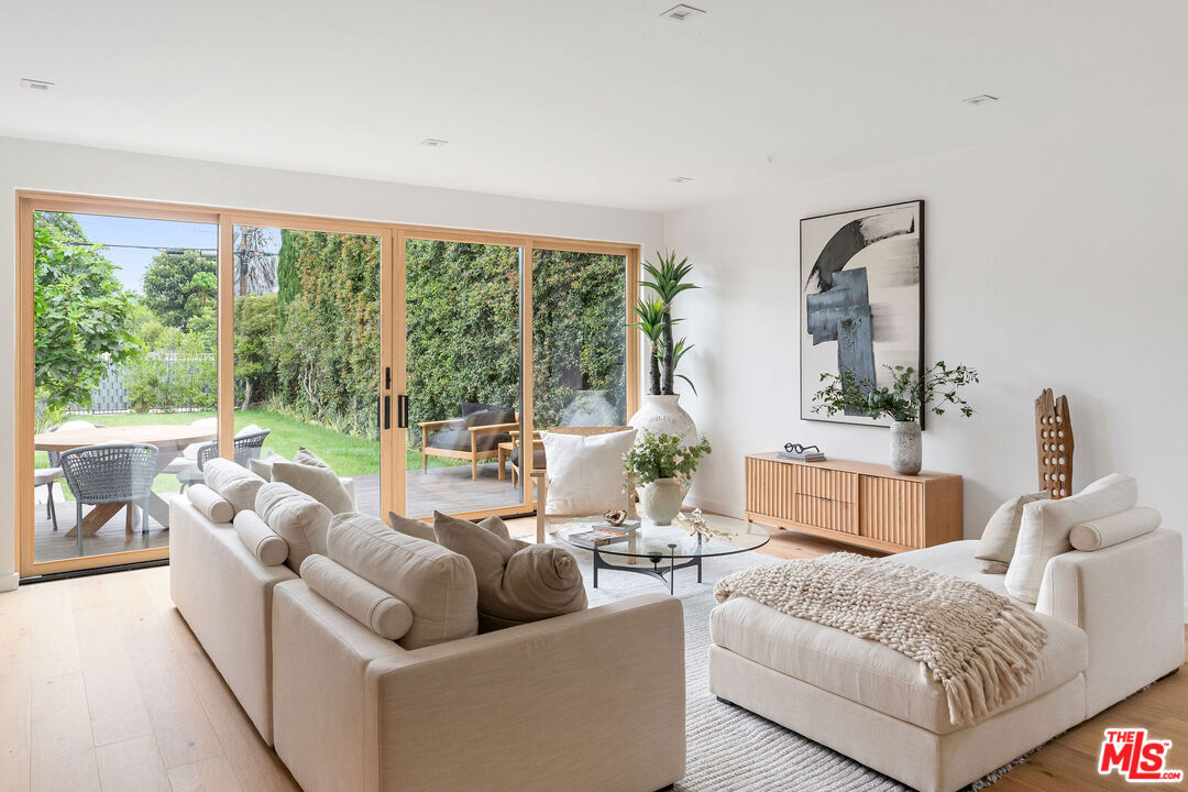 1706 S Carmelina Ave