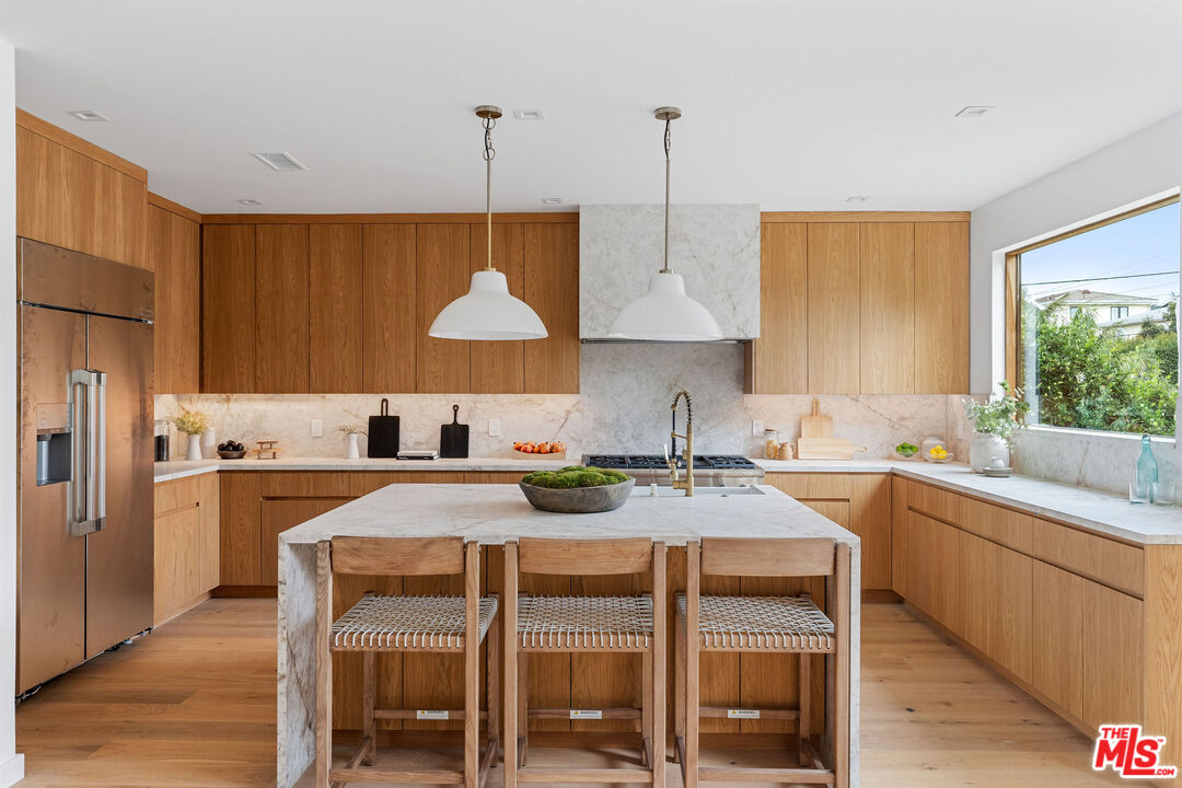 1706 S Carmelina Ave