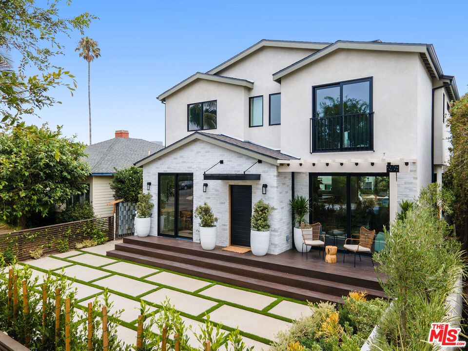 1706 S Carmelina Ave