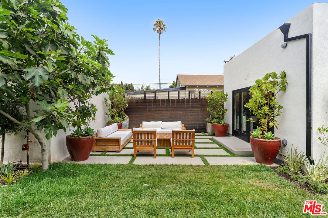 1706 S Carmelina Ave