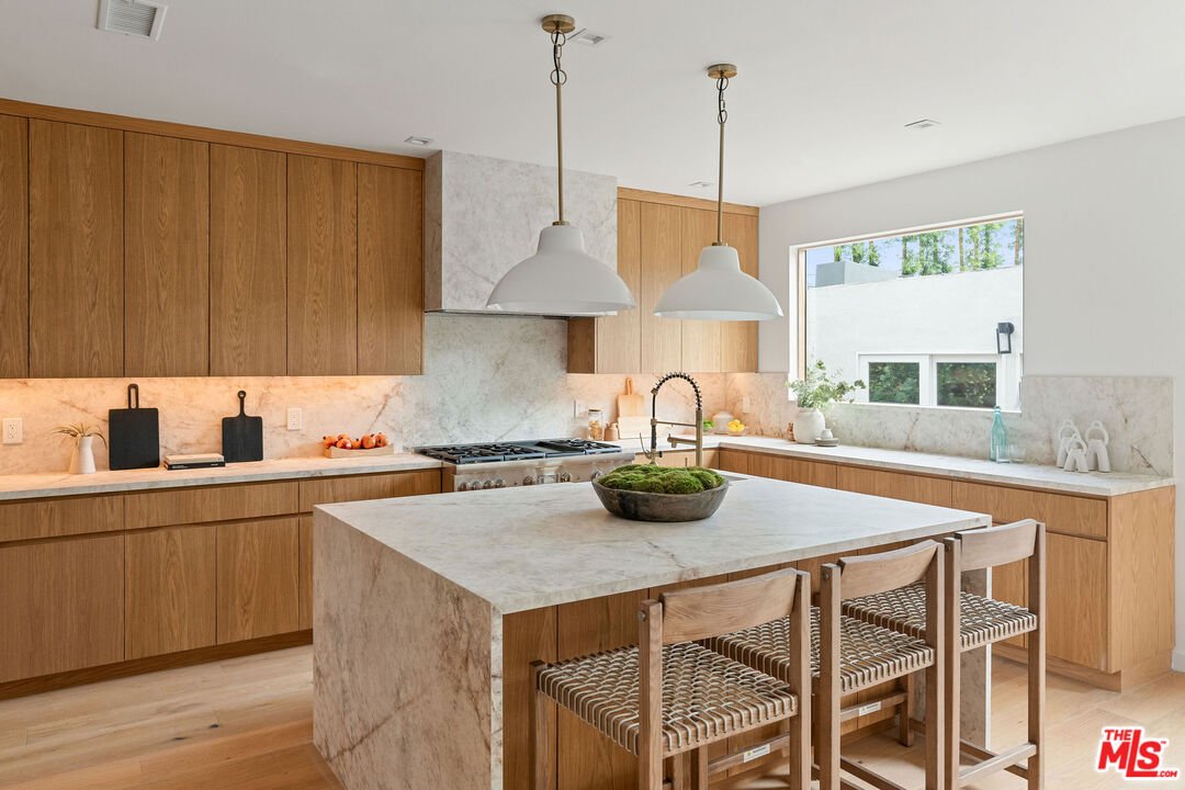 1706 S Carmelina Ave