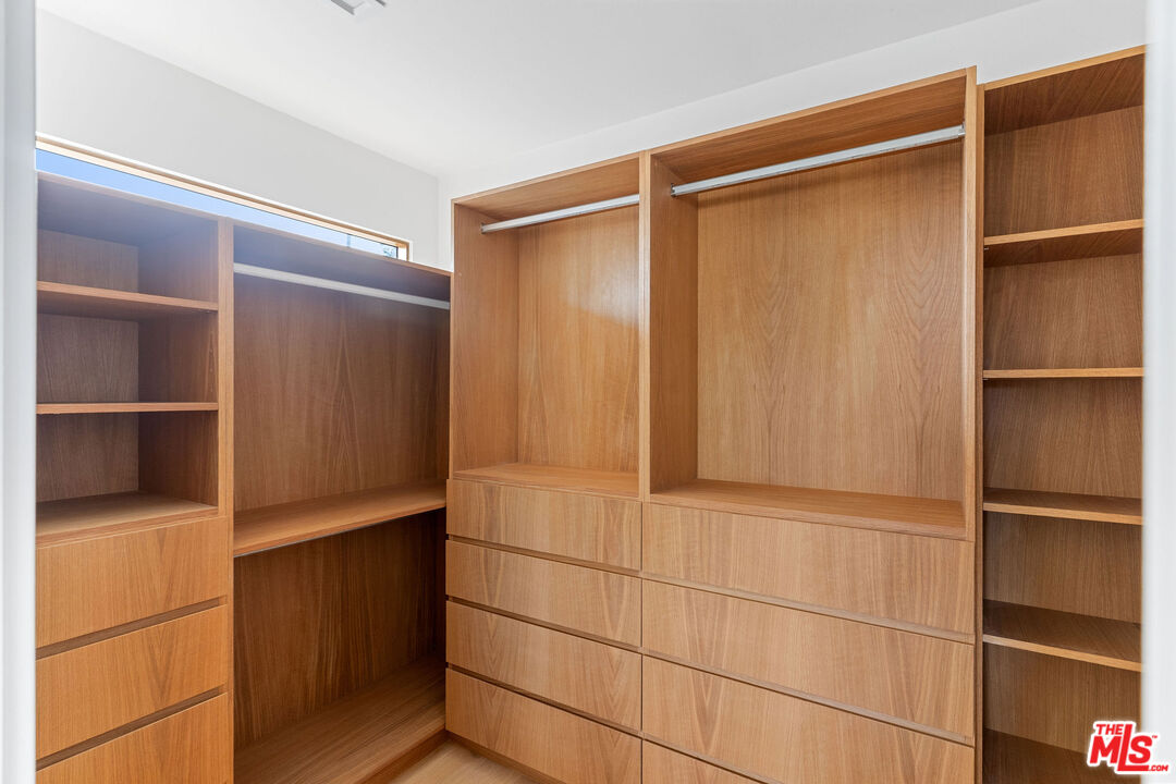 1706 S Carmelina Ave