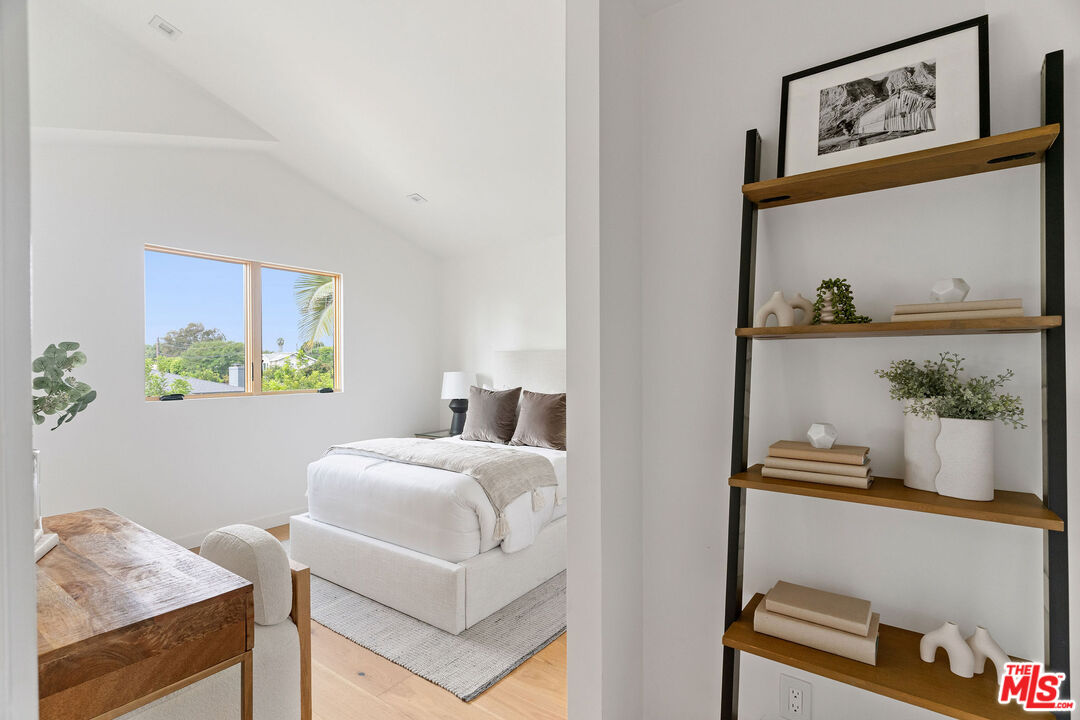 1706 S Carmelina Ave