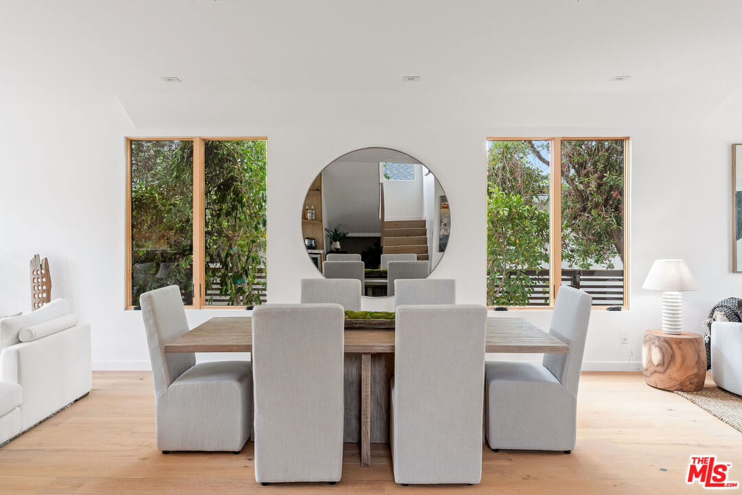 1706 S Carmelina Ave