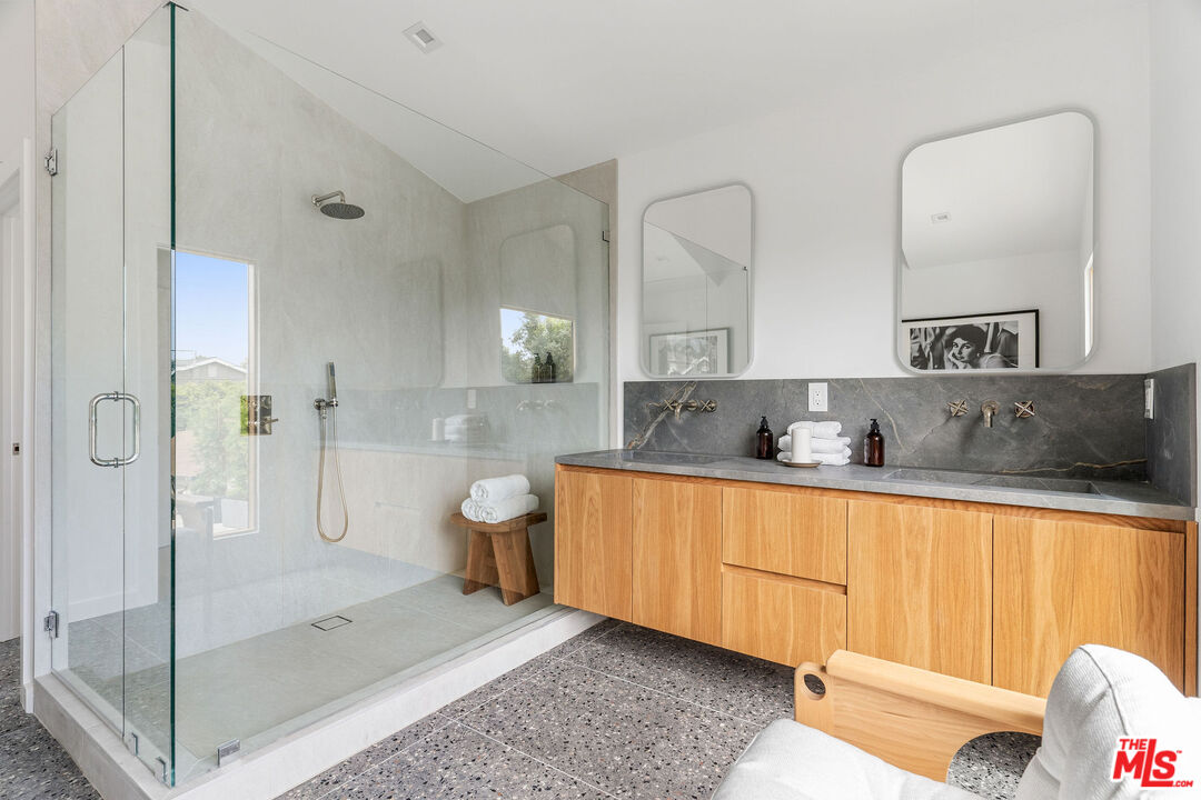 1706 S Carmelina Ave