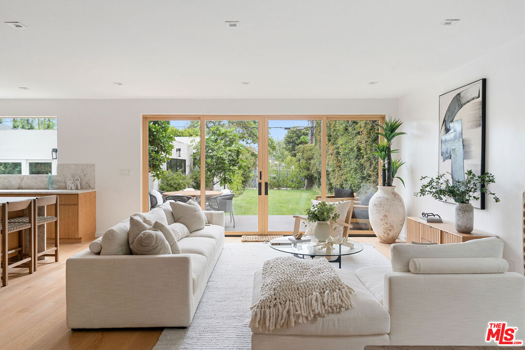 1706 S Carmelina Ave