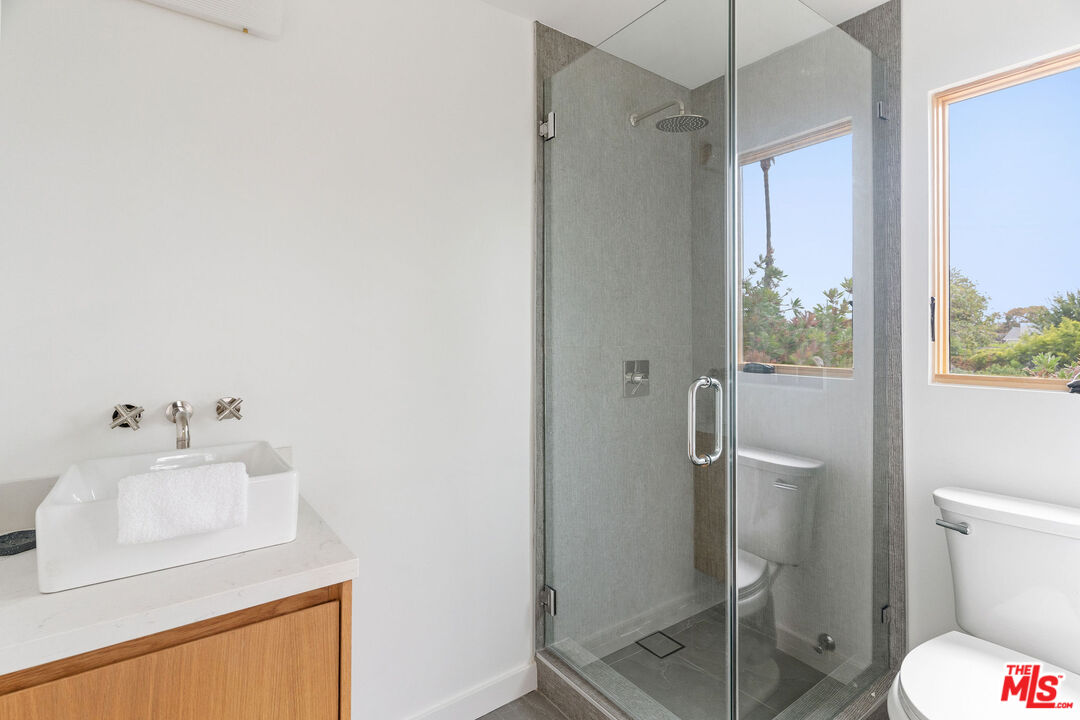 1706 S Carmelina Ave