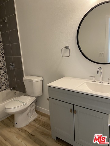 6640 Woodley Ave Unit: 208