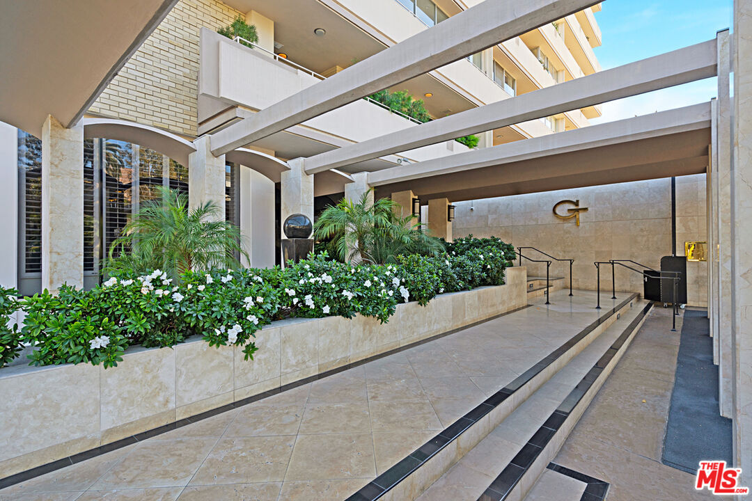 1333 S BEVERLY GLEN Unit: 302