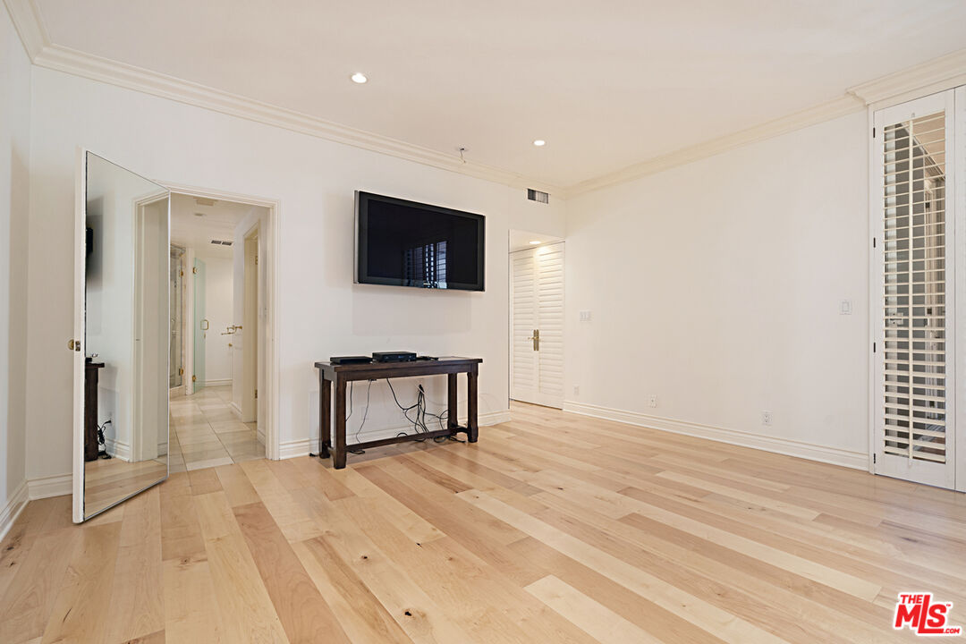 1333 S BEVERLY GLEN Unit: 302