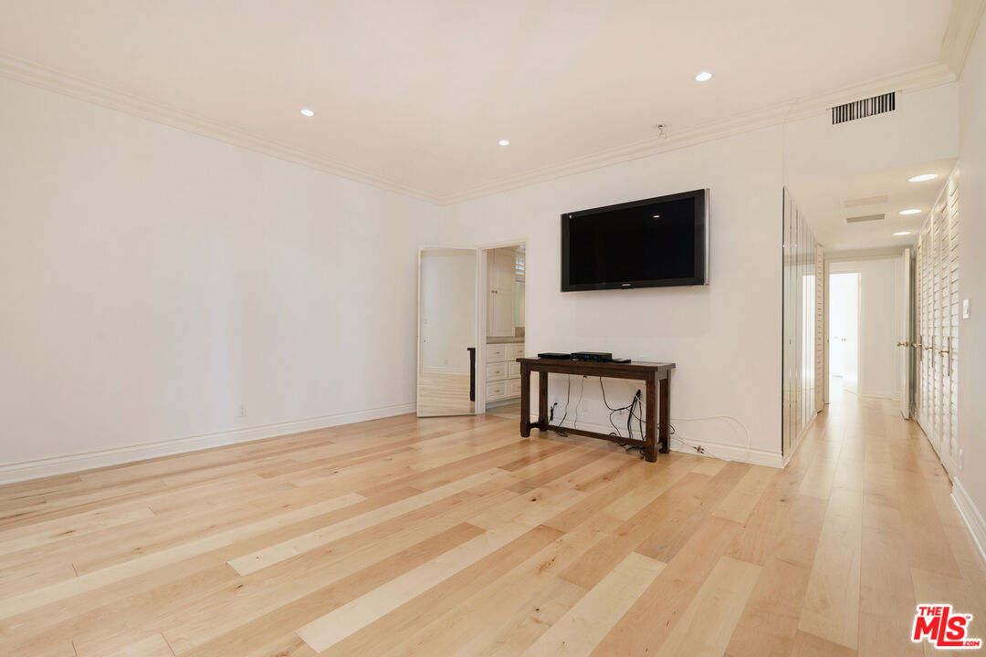 1333 S BEVERLY GLEN Unit: 302