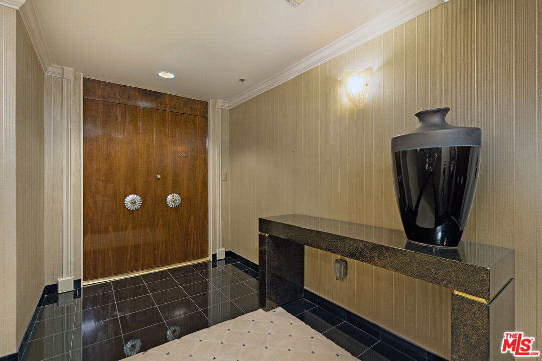 1333 S BEVERLY GLEN Unit: 302