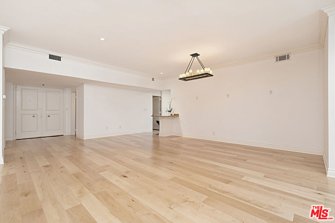 1333 S BEVERLY GLEN Unit: 302