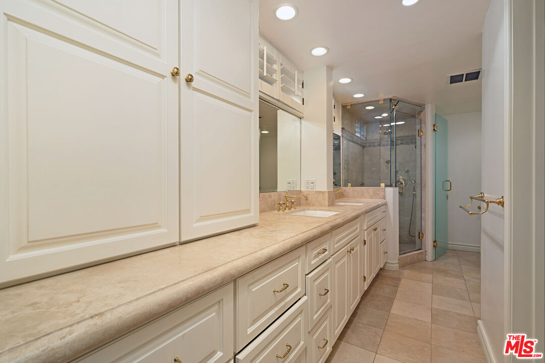 1333 S BEVERLY GLEN Unit: 302