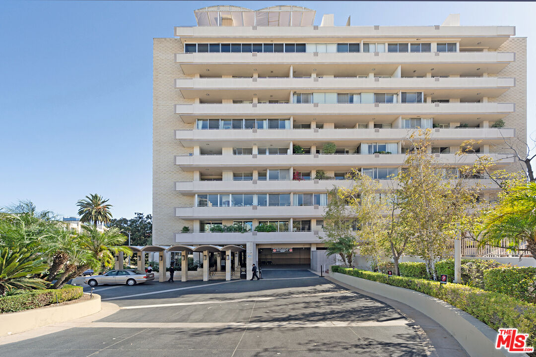 1333 S BEVERLY GLEN Unit: 302