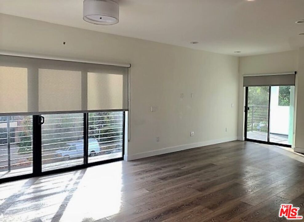 13209 Moorpark St Unit: 301