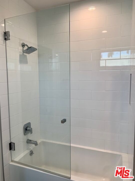 13209 Moorpark St Unit: 301