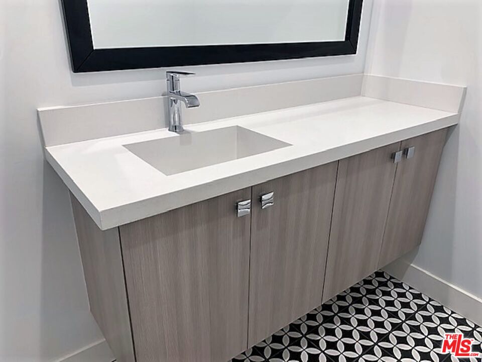 13209 Moorpark St Unit: 301