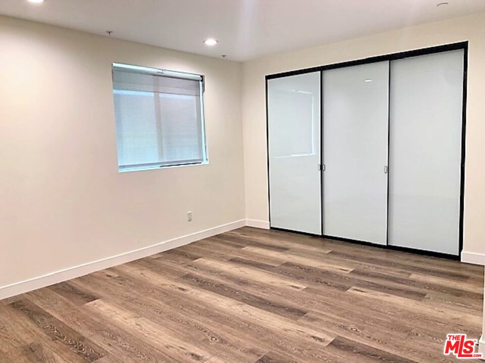 13209 Moorpark St Unit: 301