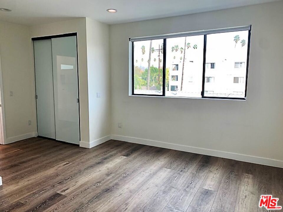 13209 Moorpark St Unit: 301