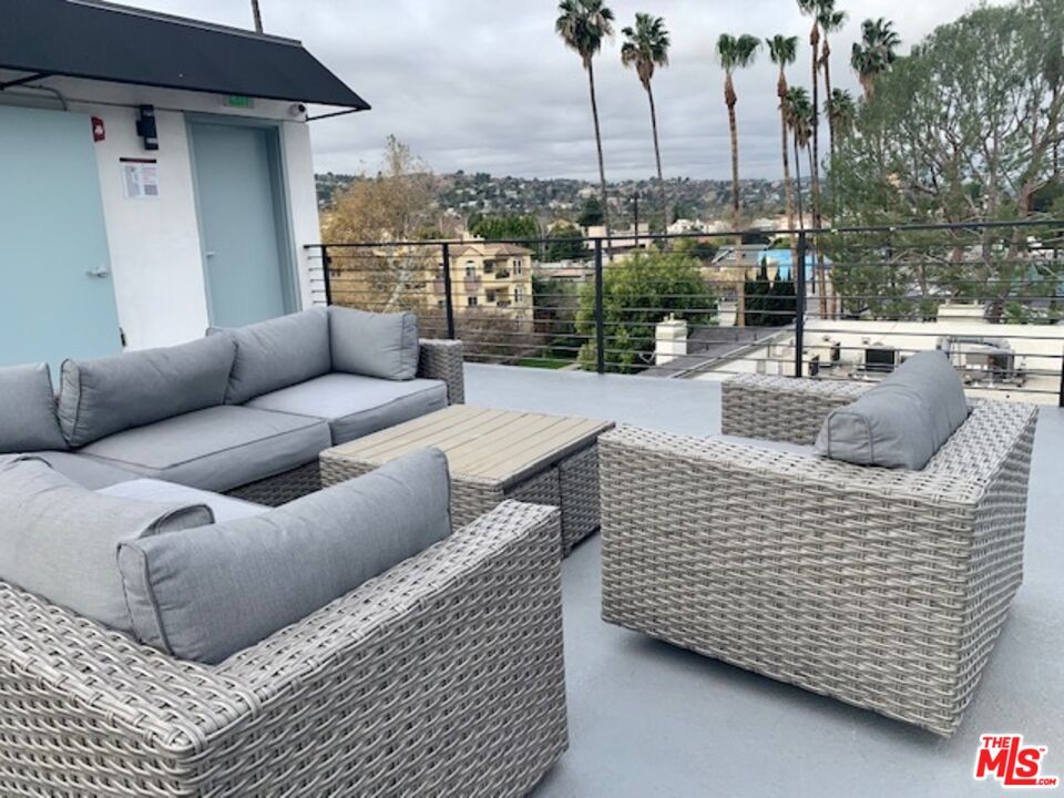 13209 Moorpark St Unit: 301