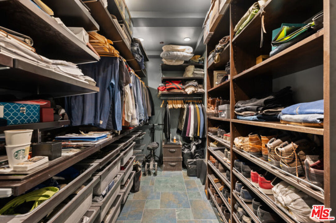 2316 Silver Ridge Ave