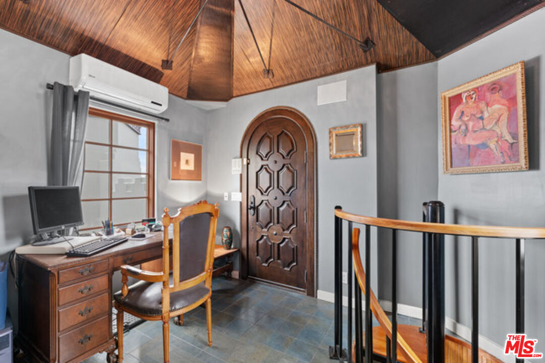 2316 Silver Ridge Ave