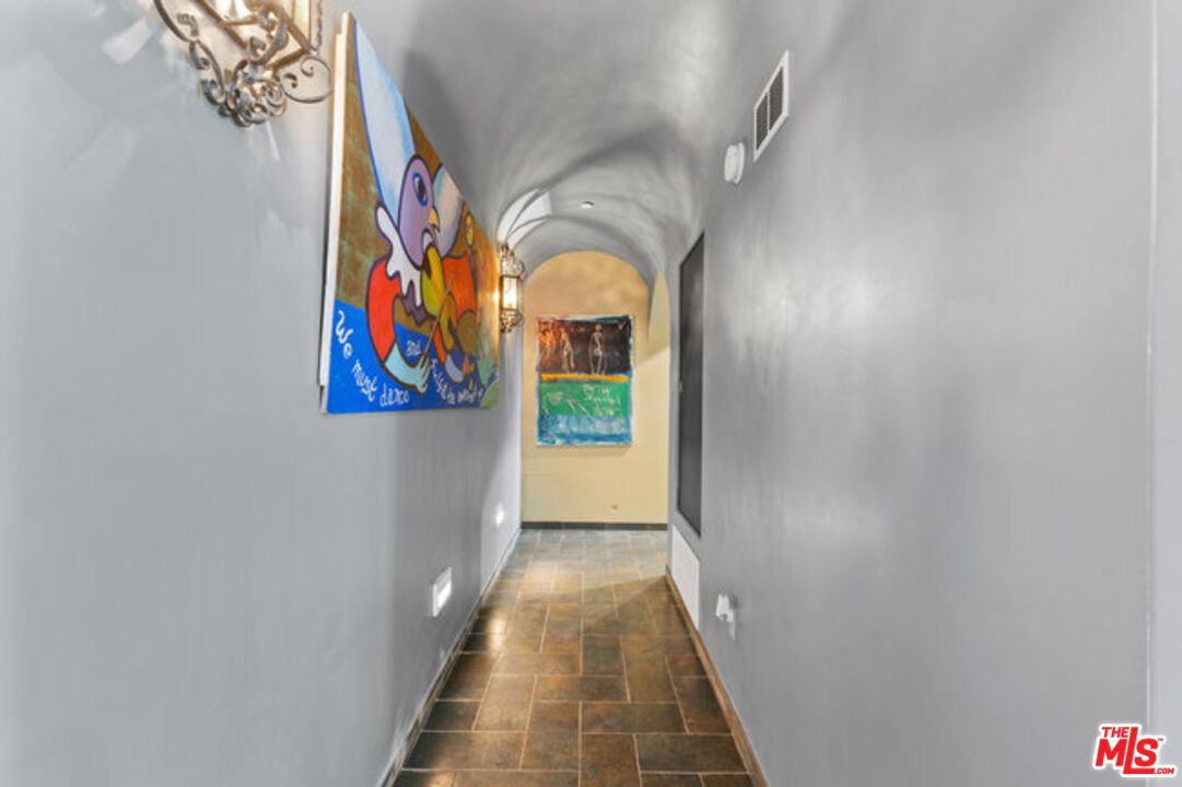 2316 Silver Ridge Ave