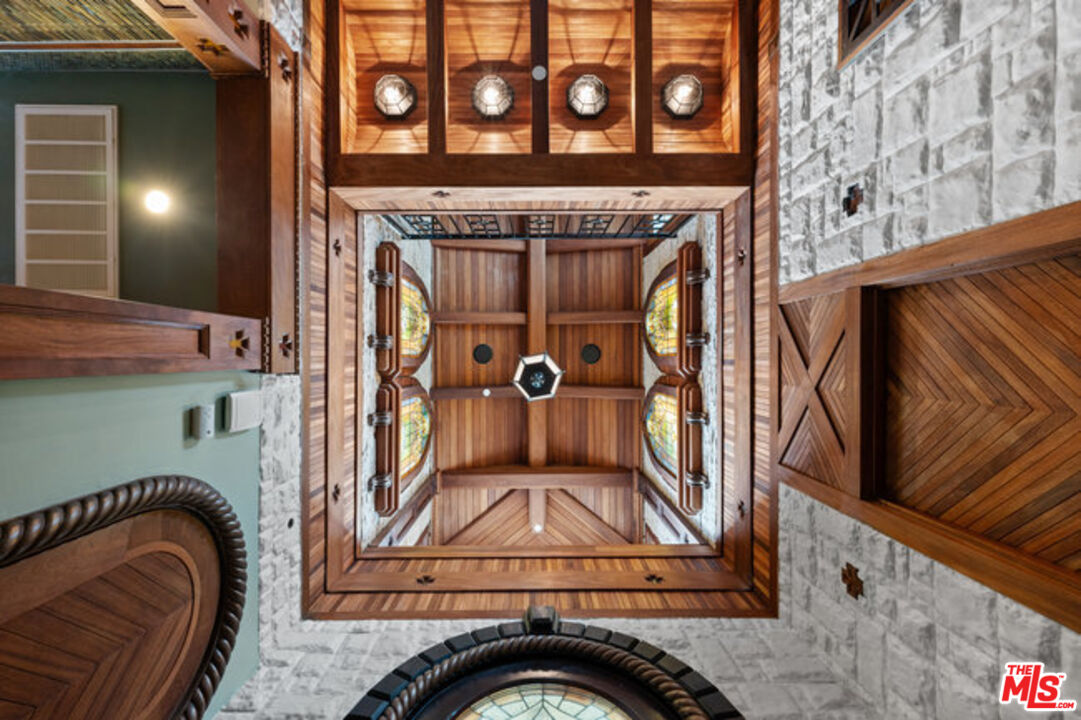 2316 Silver Ridge Ave