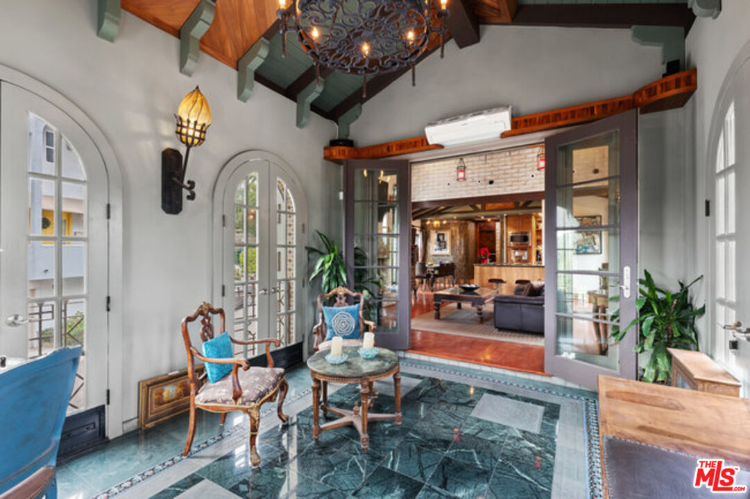 2316 Silver Ridge Ave