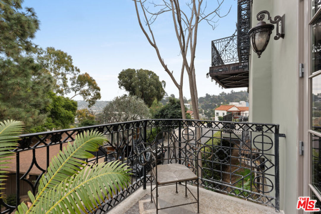 2316 Silver Ridge Ave