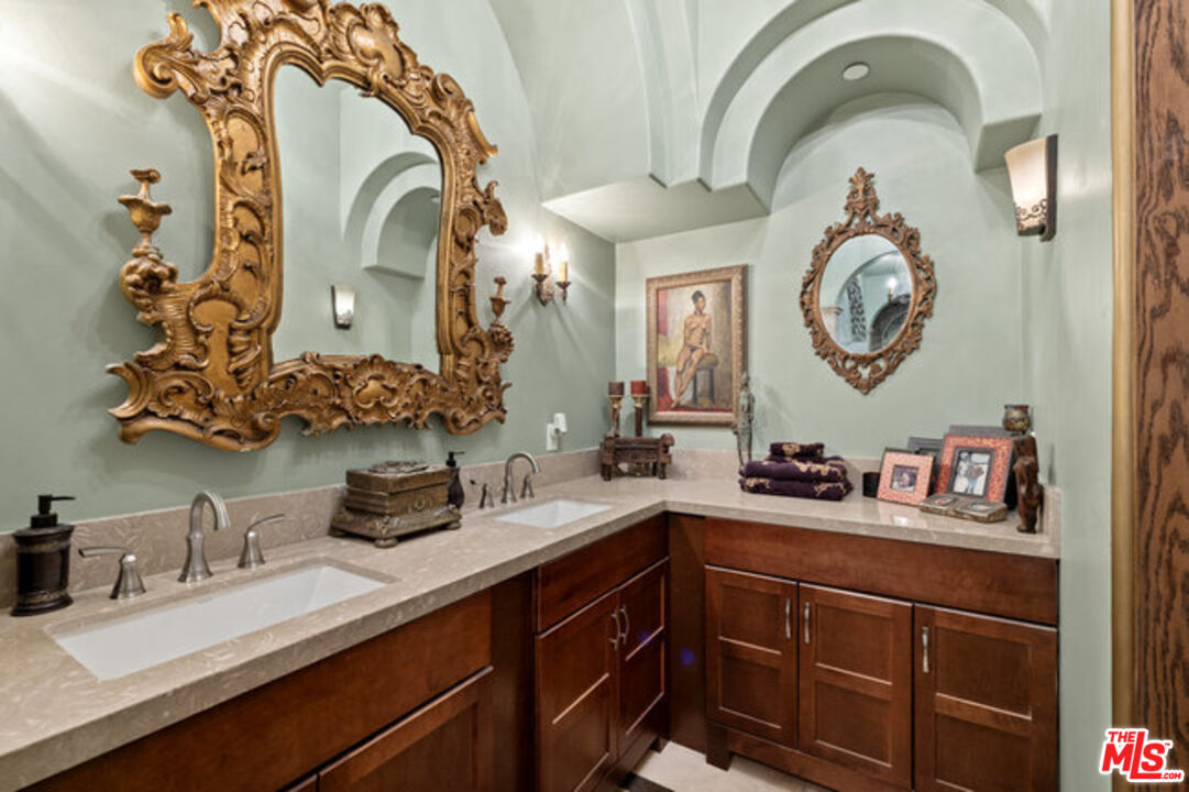 2316 Silver Ridge Ave