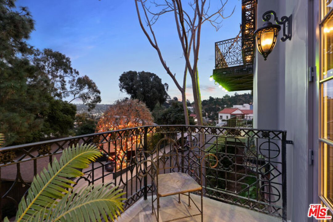 2316 Silver Ridge Ave