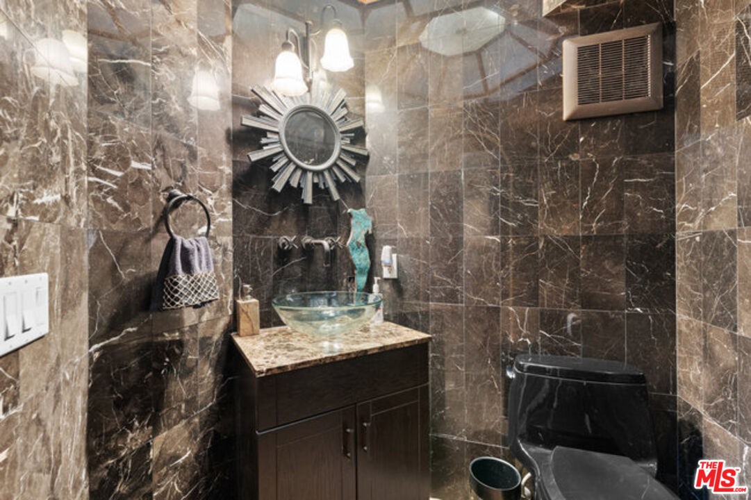 2316 Silver Ridge Ave