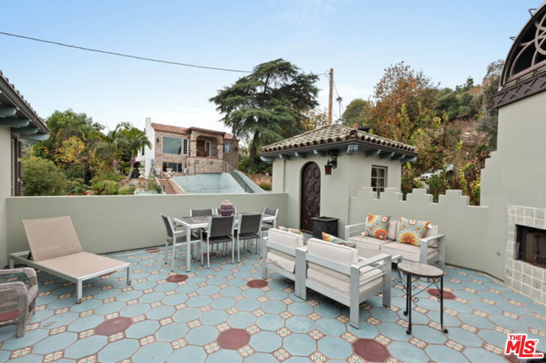 2316 Silver Ridge Ave