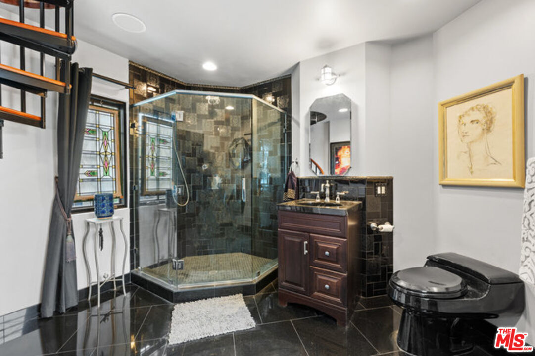 2316 Silver Ridge Ave