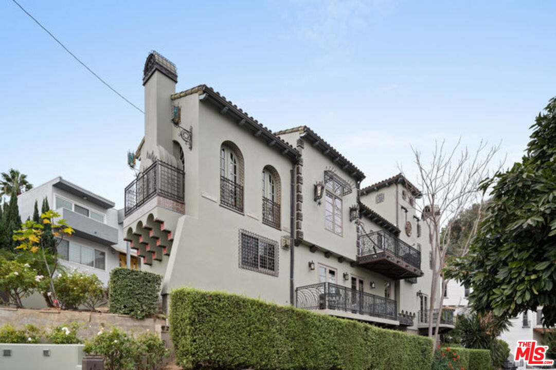 2316 Silver Ridge Ave