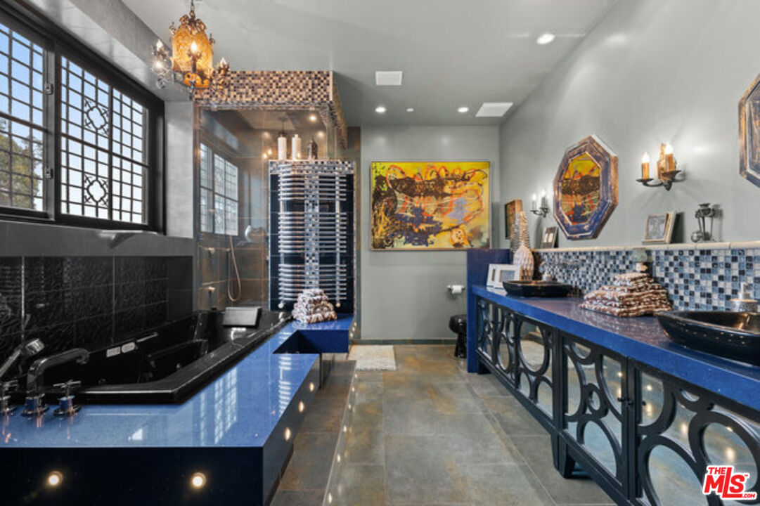 2316 Silver Ridge Ave